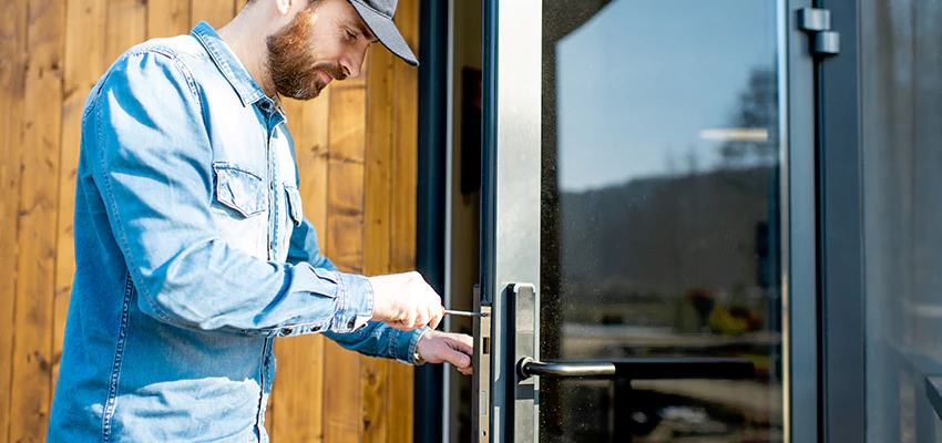 Frameless Glass Storefront Door Locks Replacement in Oak Forest