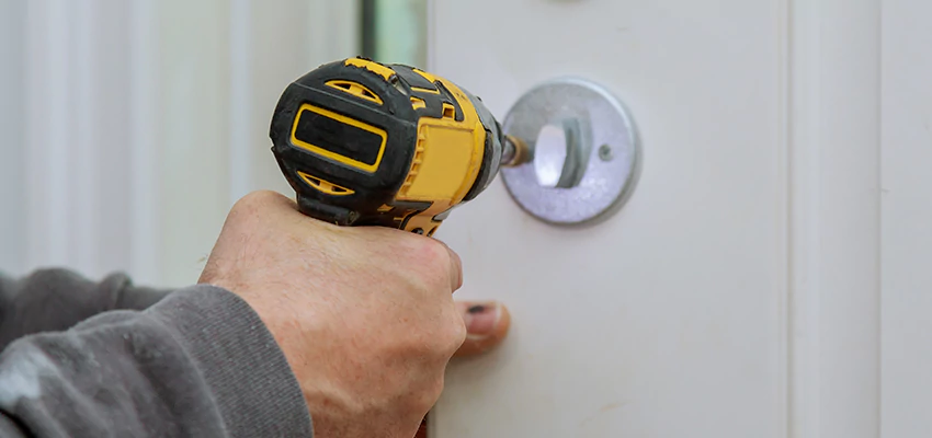 Street Locksmith For Smart Lock Repair in Oak Forest