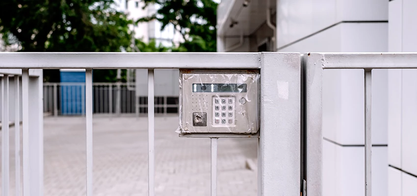 Gate Locks For Metal Gates in Oak Forest