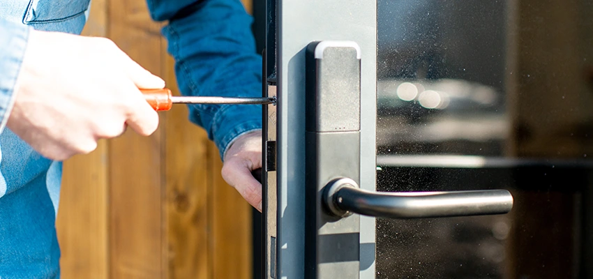 Aluminium Door Lock Replacement in Oak Forest